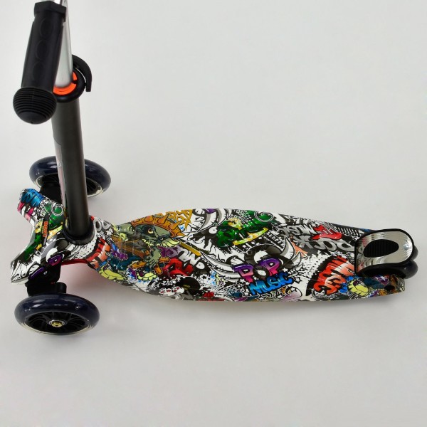 Самокат четырехколесный Scooter Maxi Print Черный 1386 Светящиеся колеса. Усиленная платформа.