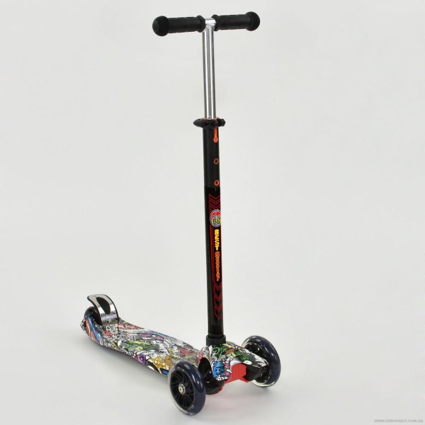 Самокат четырехколесный Scooter Maxi Print Черный 1386 Светящиеся колеса. Усиленная платформа.